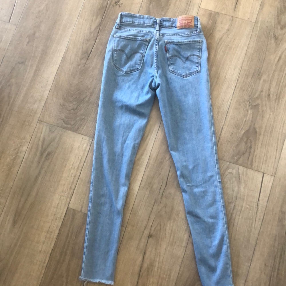 Levi’s 711 Skinny Jeans - Picture 3 of 3